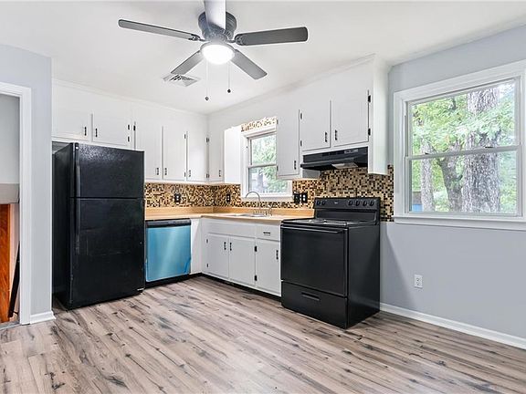 Kitchen, new dishwasher and flooring