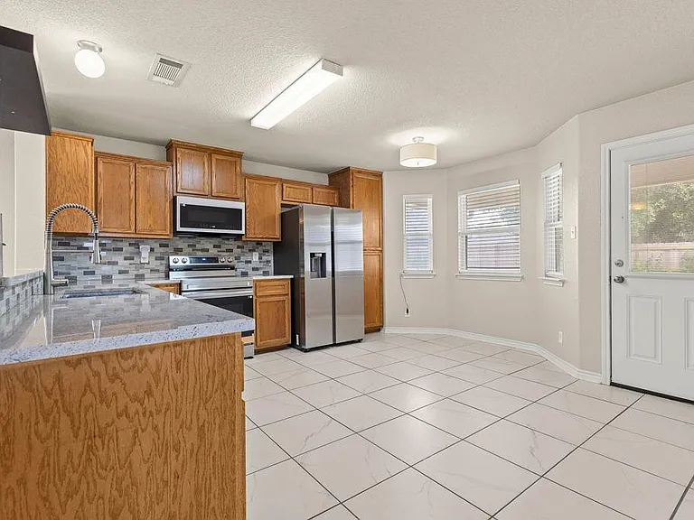 4703 Stonehaven Dr — Photo 7