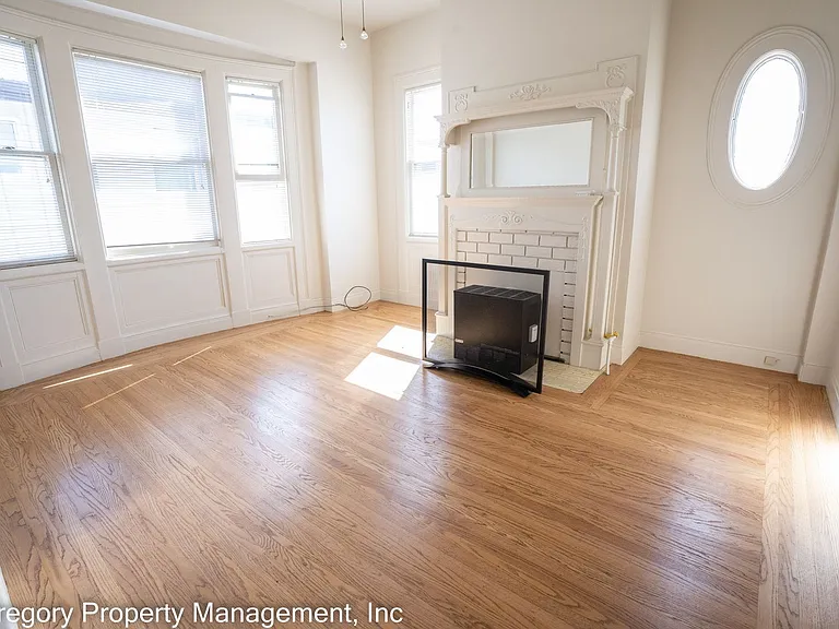 1809 Central — Photo 2