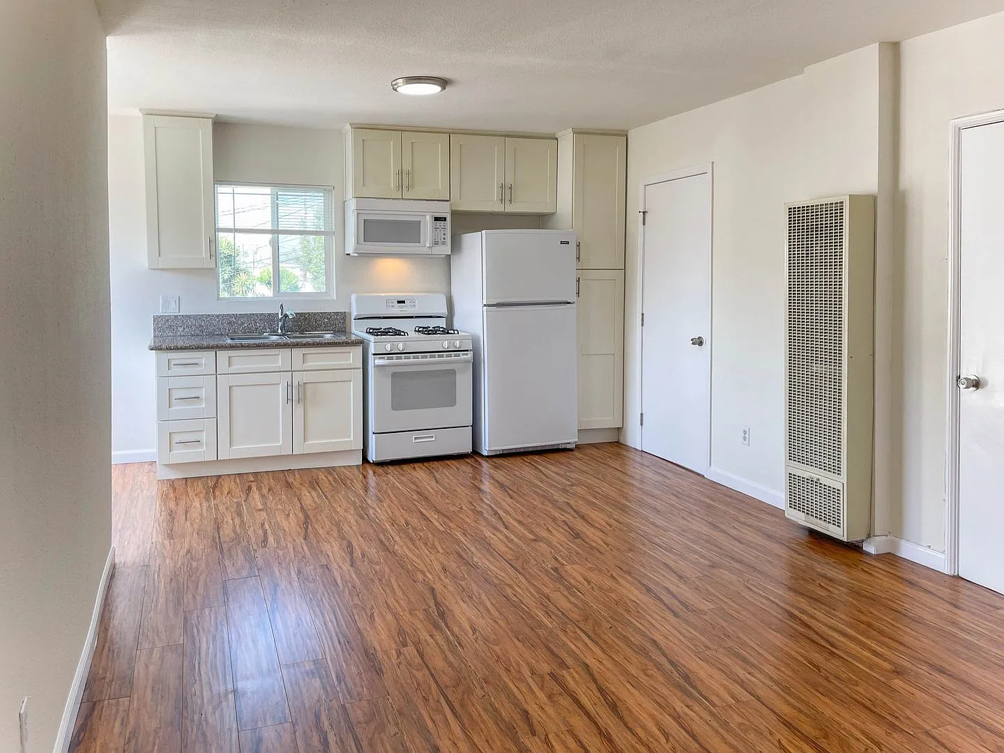 Upper 2BD/1BA - Near SoFi Stadium! — Photo 3