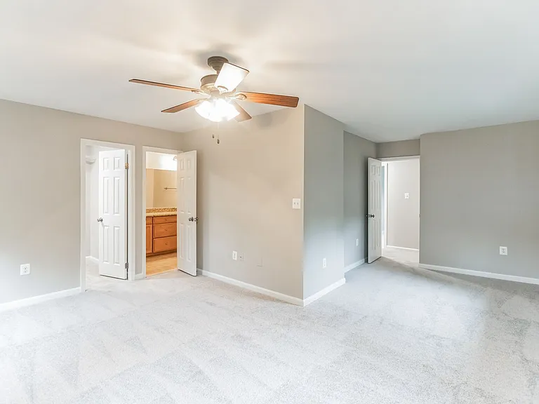 5335 Lake Cove Ct — Photo 15