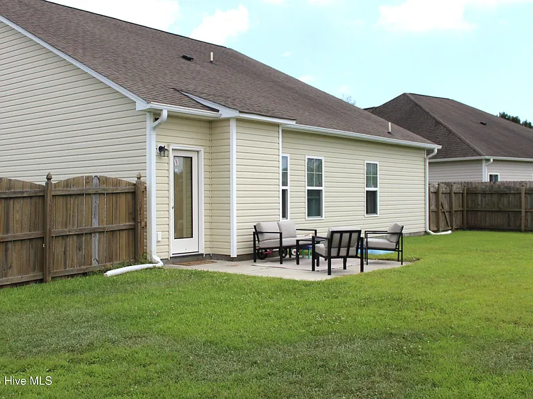 221 Seville St — Photo 32