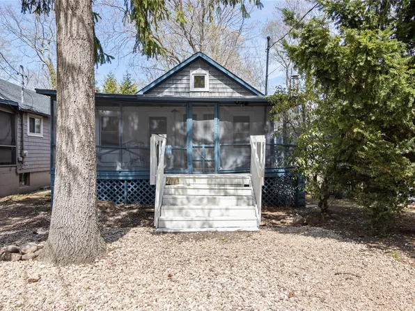 7 Cedar, East Setauket, NY 11733