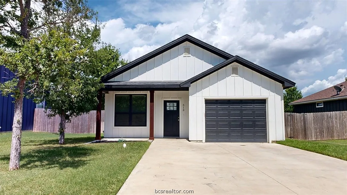 3 bed, 2.0 bath, 1335 sqft, $2,000 — Photo 1