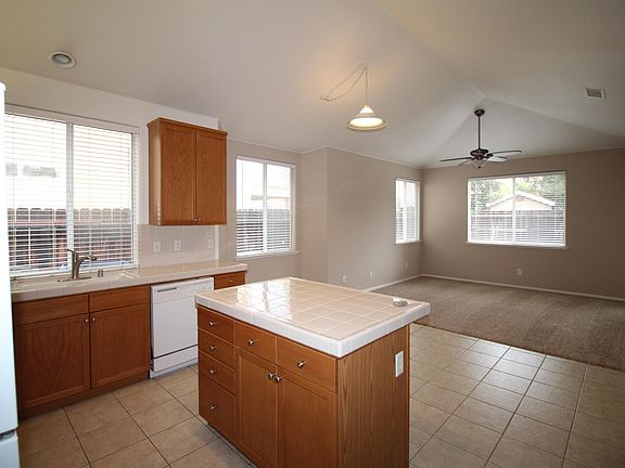 5th image of 7566 N Bain Ave