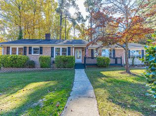6401 Fenwick Pl, Fayetteville, NC 28303