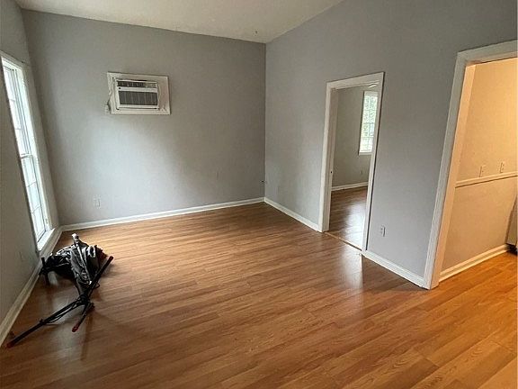 3rd image of 112 Houston St #1