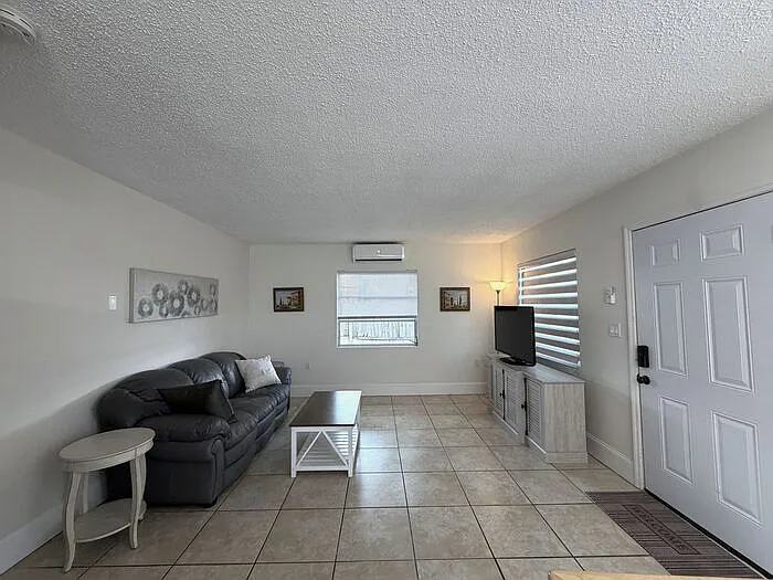 1196 Angle Rd #B — Photo 4