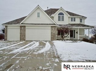 905 W Centennial Rd, Papillion, NE 68046