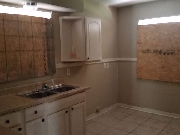 4th image of 928 Woody Dr