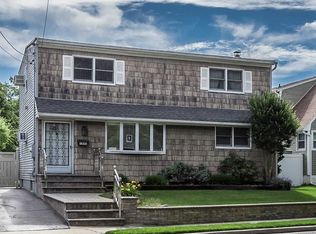 1893 Meadowbrook Rd, Merrick, NY 11566