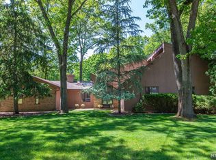 902 Briarwoods Rd, Franklin Lakes, NJ 07417