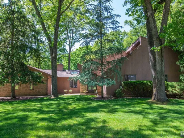 902 Briarwoods Rd, Franklin Lakes, NJ 07417