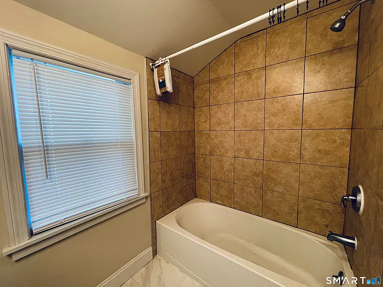 194 Washington Ave — Photo 6