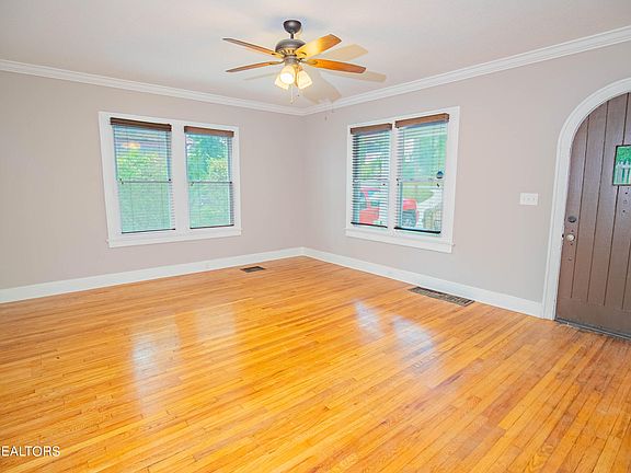 5th image of 212 Campus Ln