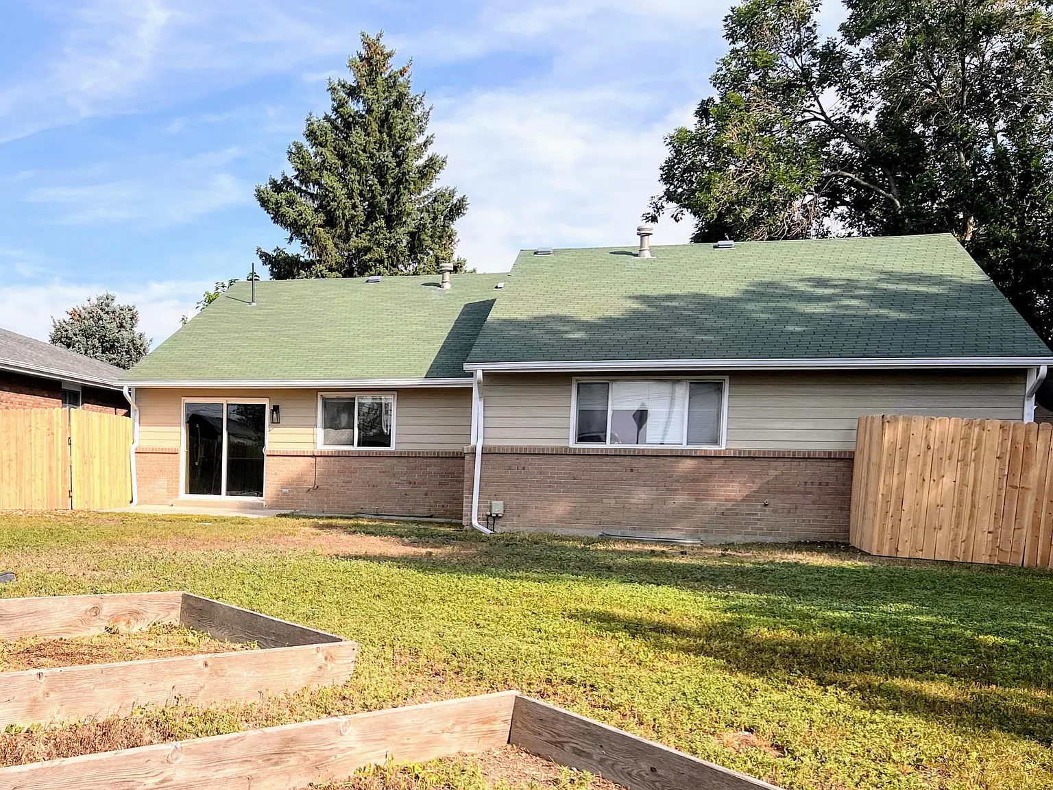 1322 Parker Dr — Photo 2