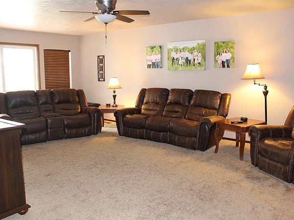 3rd image of 219 Dogwood Ln