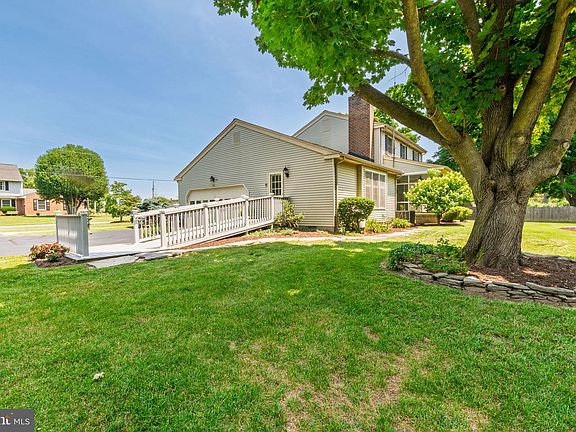 5th image of 802 W Lane Cir