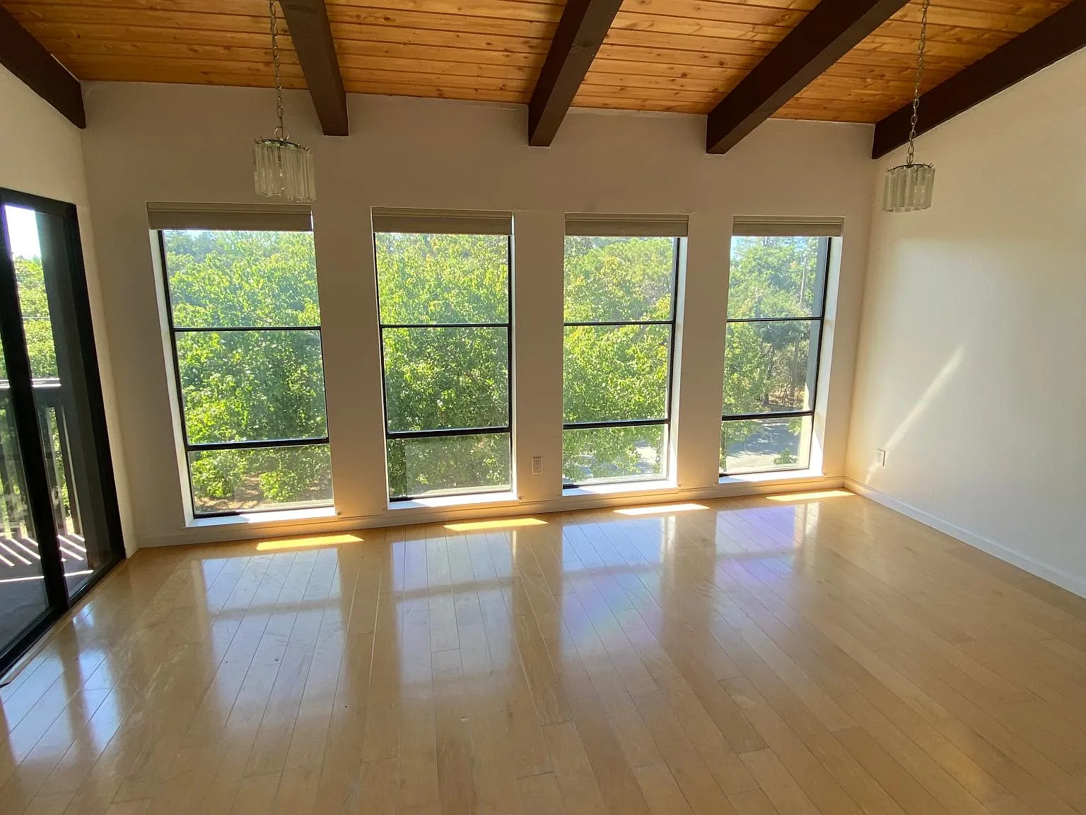 2 bed, 1346 sqft, $6,385 — Photo 4