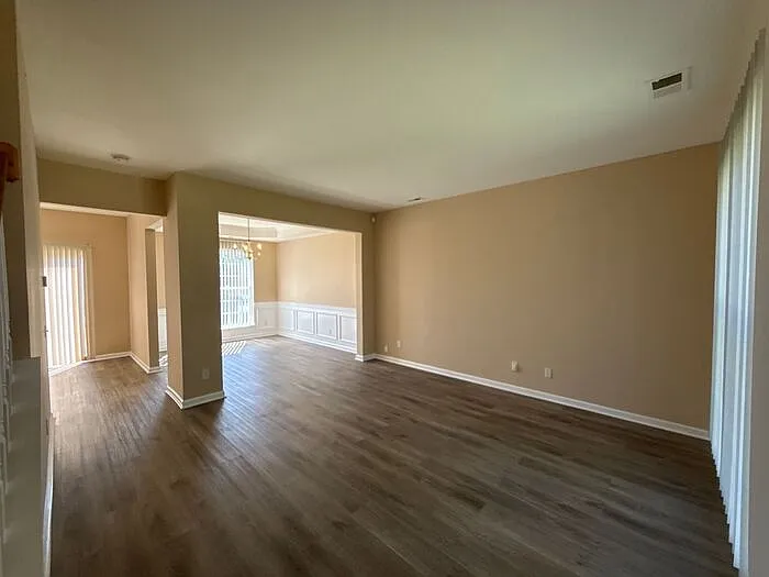 4 bed, 2.5 bath, 1518 sqft, $1,825 — Photo 2