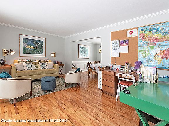 3rd image of 2804 E Southwood Dr