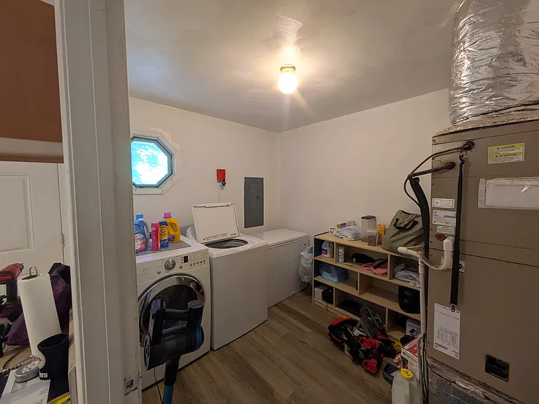 16400 Longview Dr — Photo 11