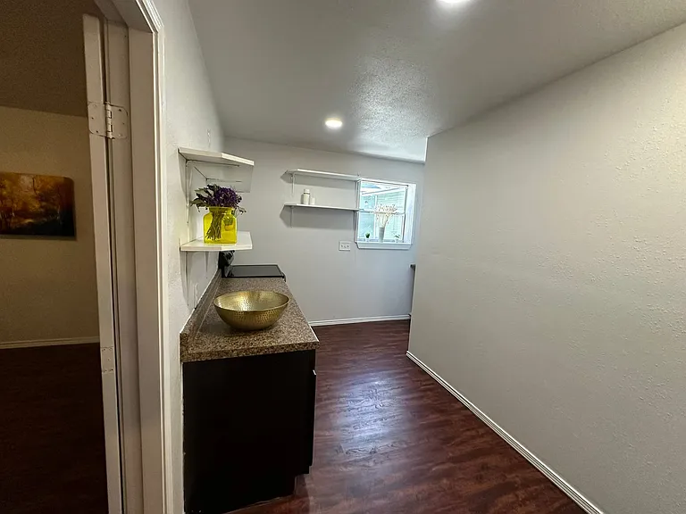 1619 Nolan St #B — Photo 8