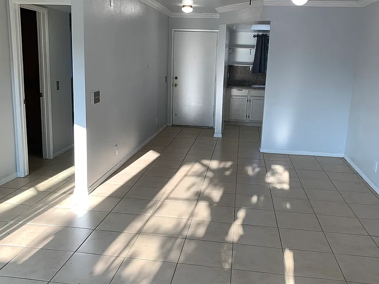 707 W 4th St #7 — Photo 17