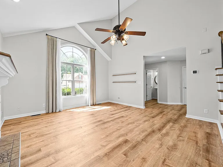 3569 Southwood Dr — Photo 8