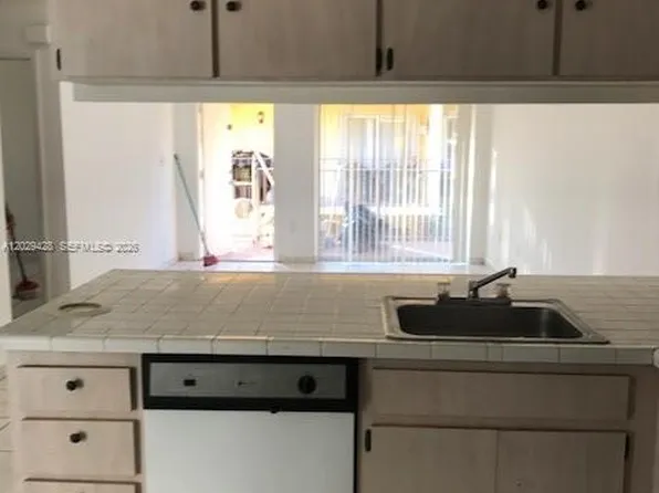 15401 SW 81st Circle Ln APT 16, Miami, FL 33193