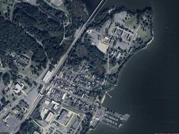 235 2nd Ave, Quantico, VA 22134