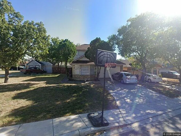 4 bed, 2.0 bath, 1425 sqft, $1,895 — Photo 1