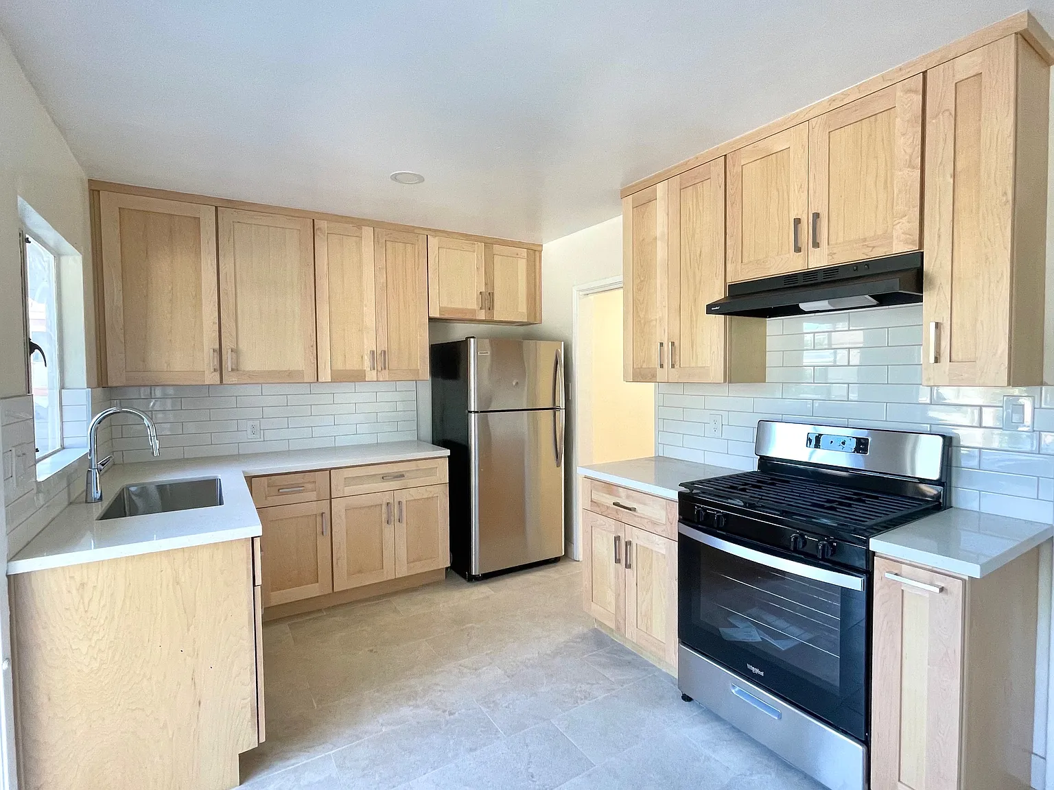 3 bed, 1036 sqft, $3,200 — Photo 3