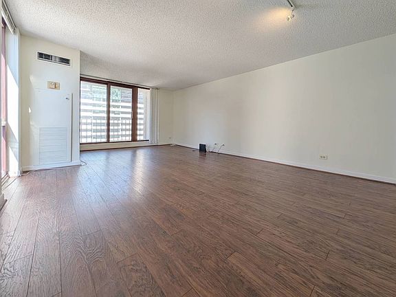 5th image of 200 N Dearborn St Unit 2102