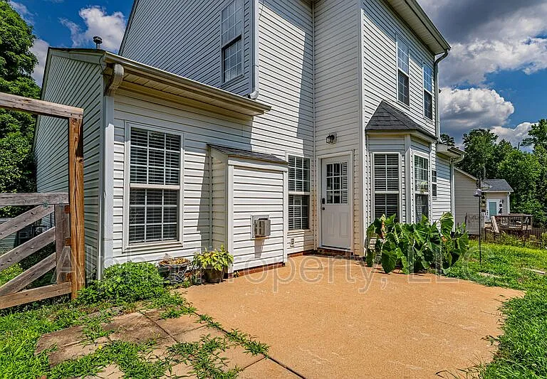 261 Highgate Cir — Photo 26