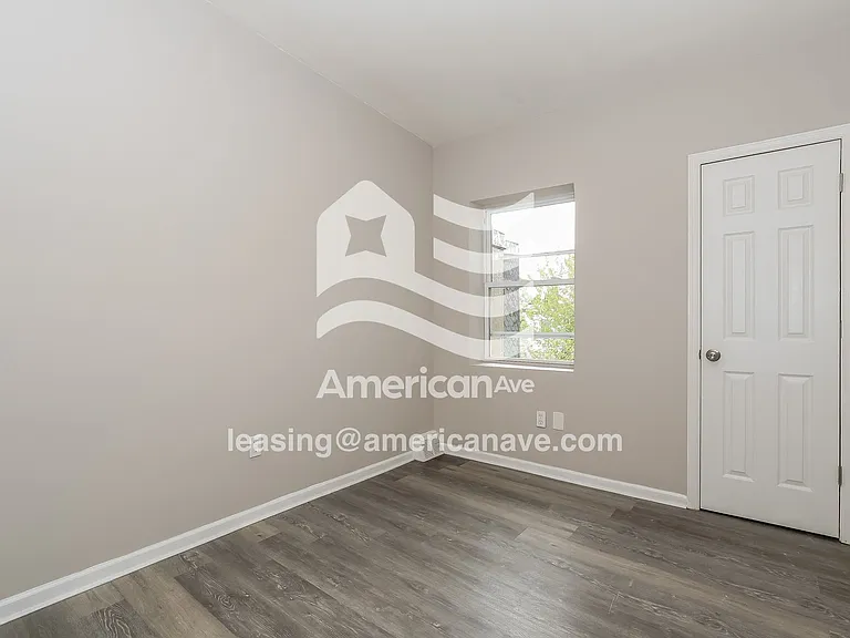 1373543_011_bedroom_10.jpg
