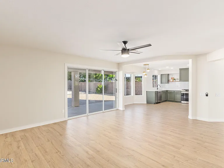 1018 W Kings Ave — Photo 15