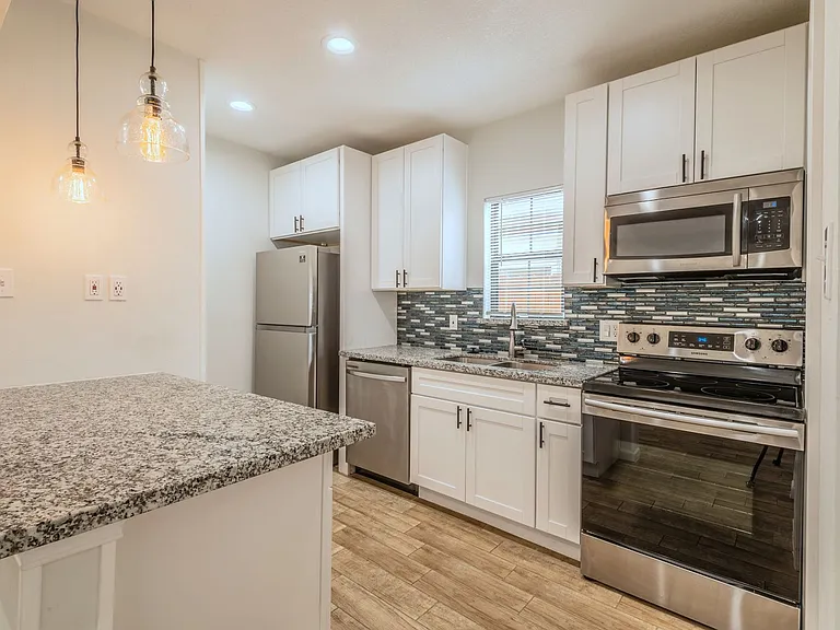 2319 Rosewood St #A — Photo 7