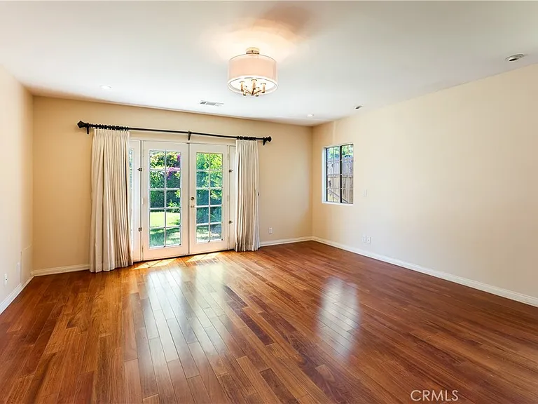 4722 Ventura Canyon Ave — Photo 20