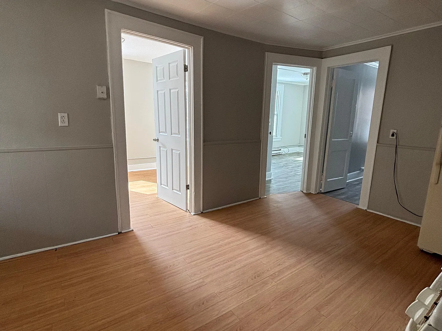 3 bed, 1.0 bath, $1,900 — Photo 1