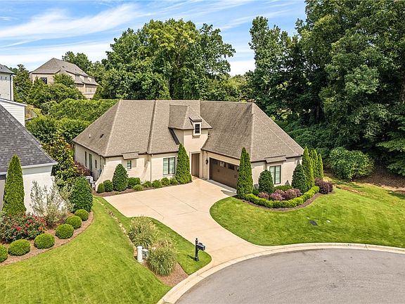 2nd image of 1009 Fairview