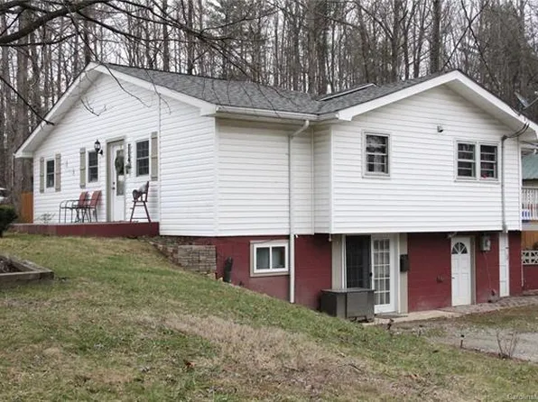 158 Bearwallow Rd, Hendersonville, NC 28792