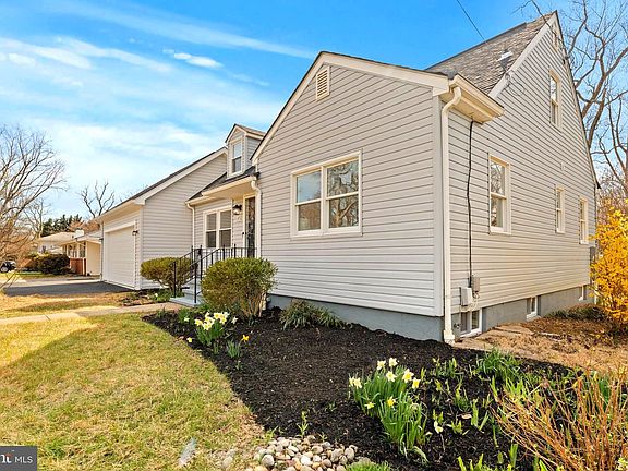 2nd image of 1452 Grandview Rd