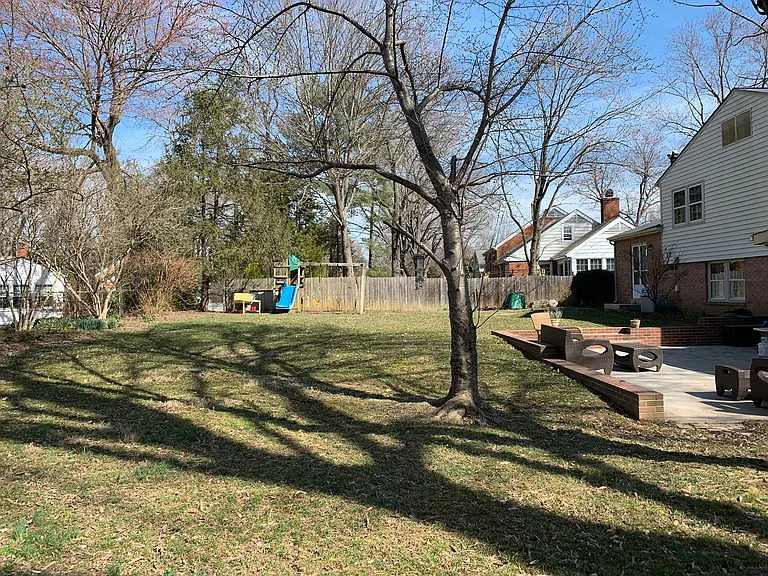 8512 Doter Dr — Photo 3
