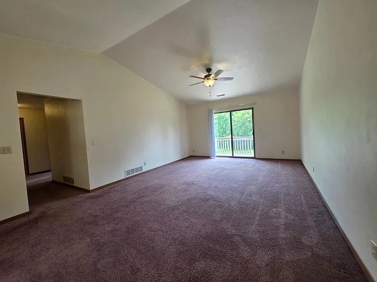 6315 Garrett Ln — Photo 10