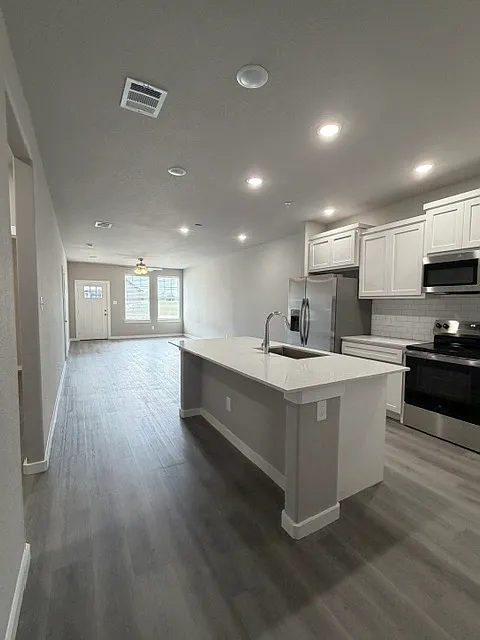 3 bed, 1448 sqft, $1,795 — Photo 3