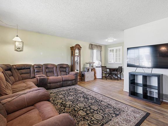 4th image of 2809 N Johnson Ct