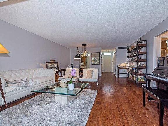 4th image of 700 Melrose Ave APT M31