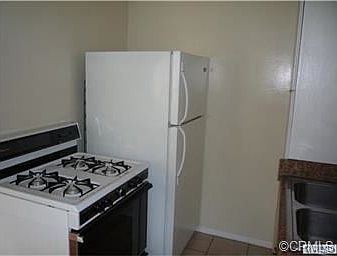 kitchen has fridge included