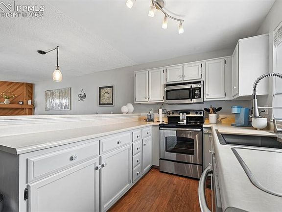 3rd image of 6816 Overland Dr